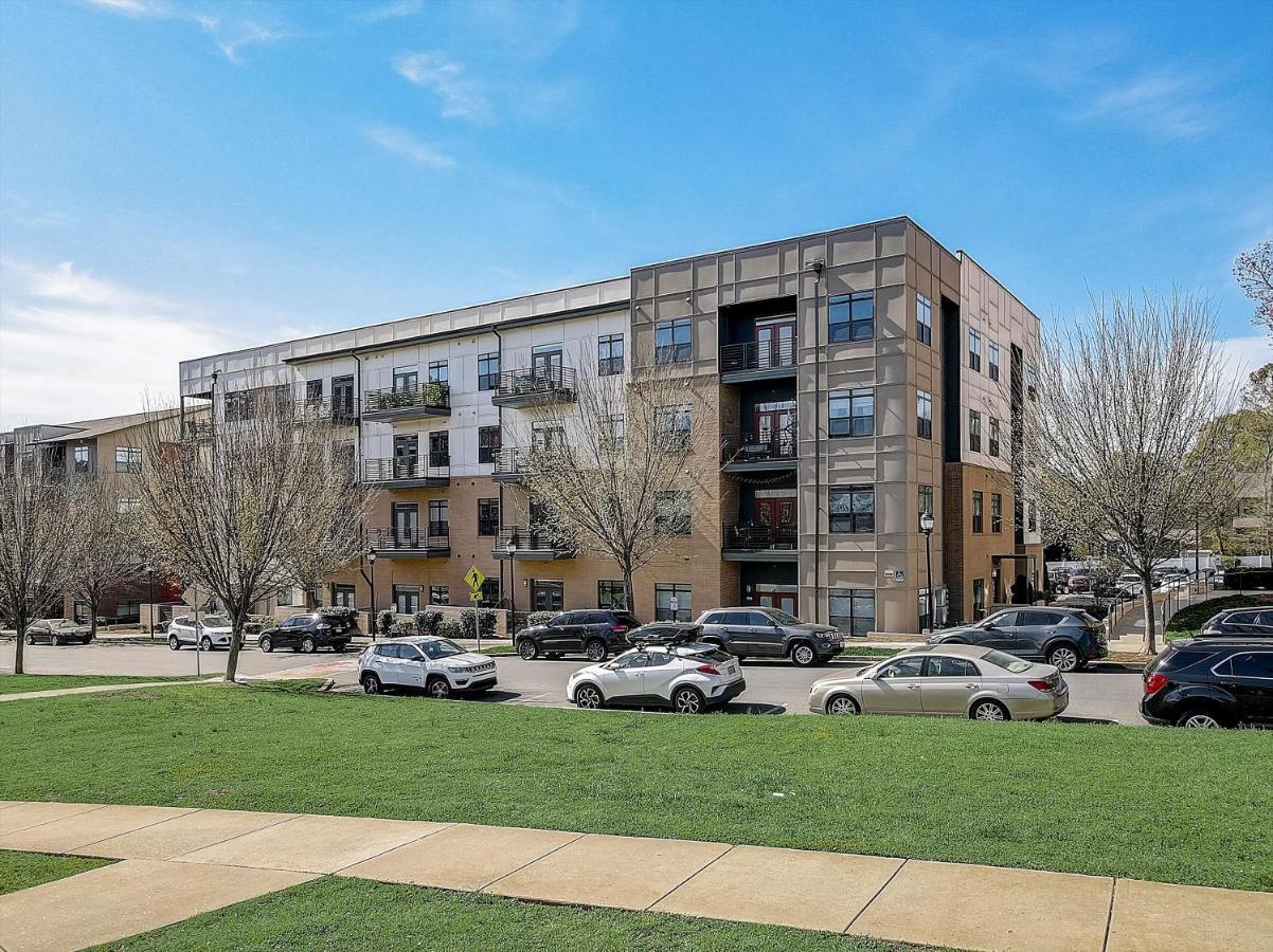 Frontdesk Village At Commonwealth Apts Plaza Midwood Charlotte Exterior foto