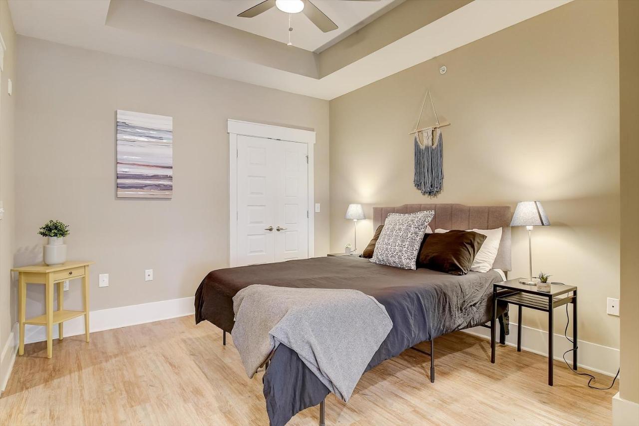 Frontdesk Village At Commonwealth Apts Plaza Midwood Charlotte Zimmer foto